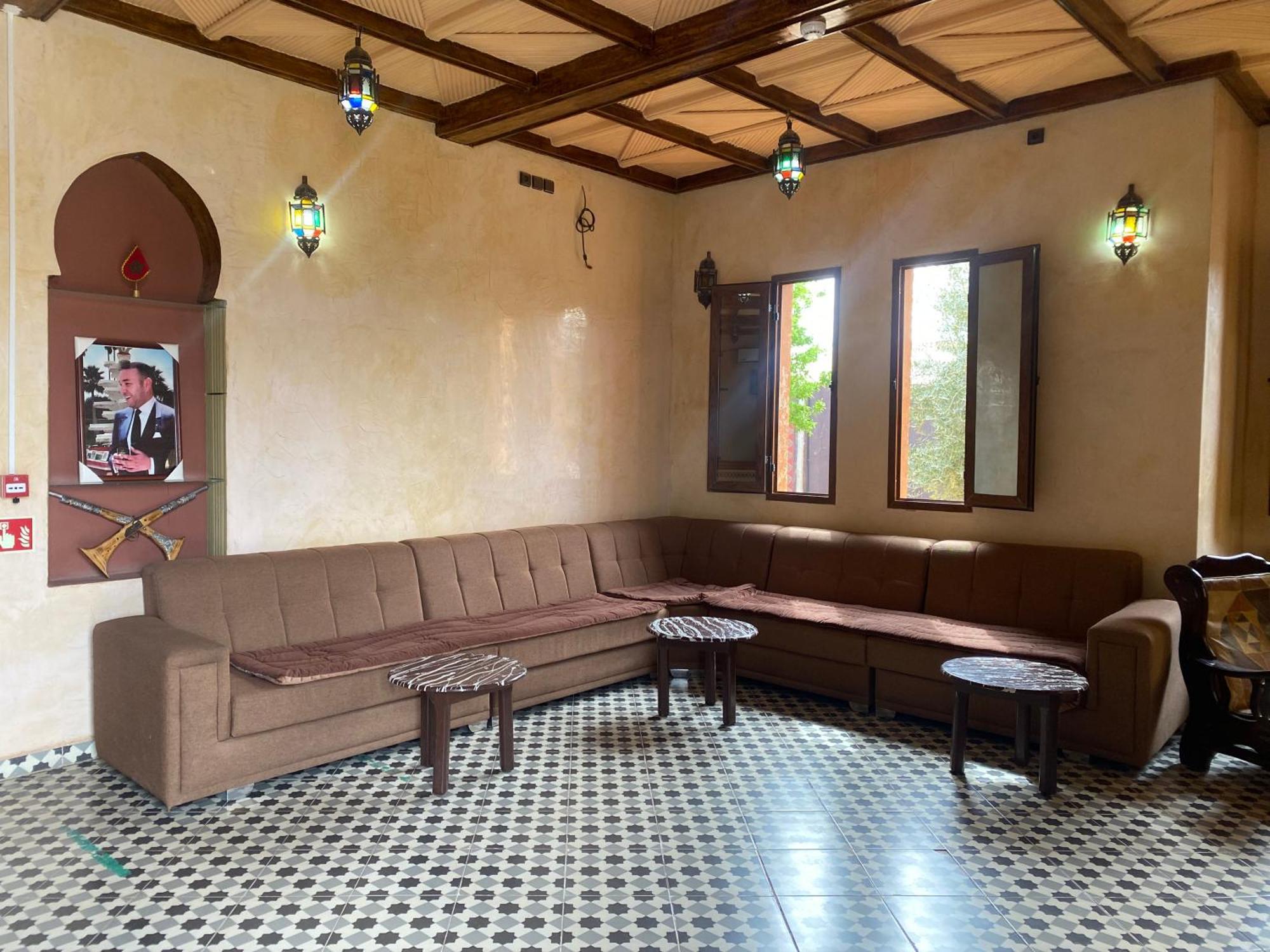 Ighiz Hotel *