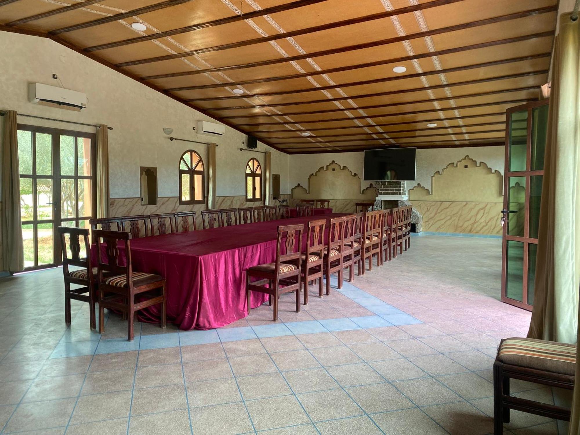 Hotel Ighiz *